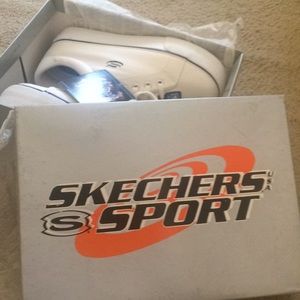 Skechers Sneakers NIB